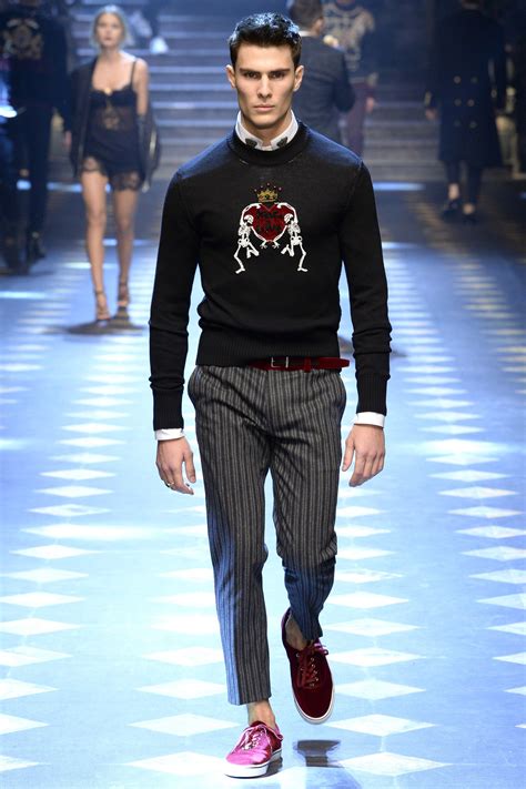 dolce gabbana piumini uomo 2017|Dolce & Gabbana Fall 2017 Menswear Collection .